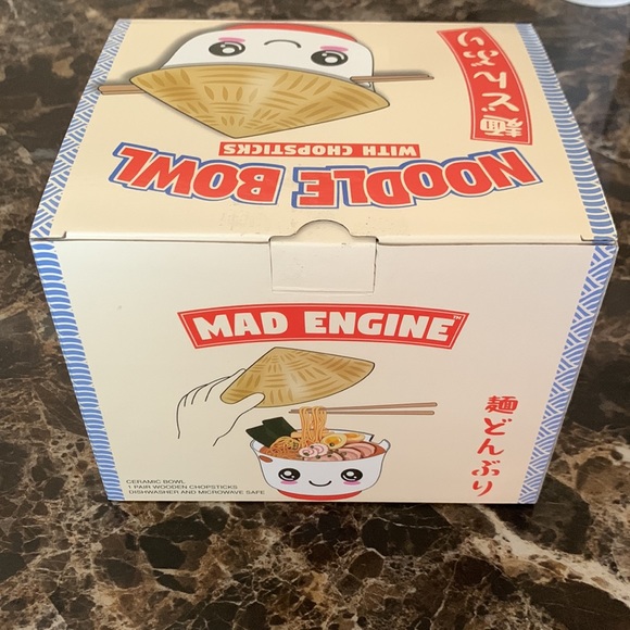 NIB! Mad Engine Noodle Bowl with Lid & Chopsticks - Picture 3 of 13